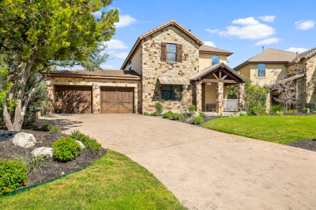 Beautiful Home at Hollows Resort