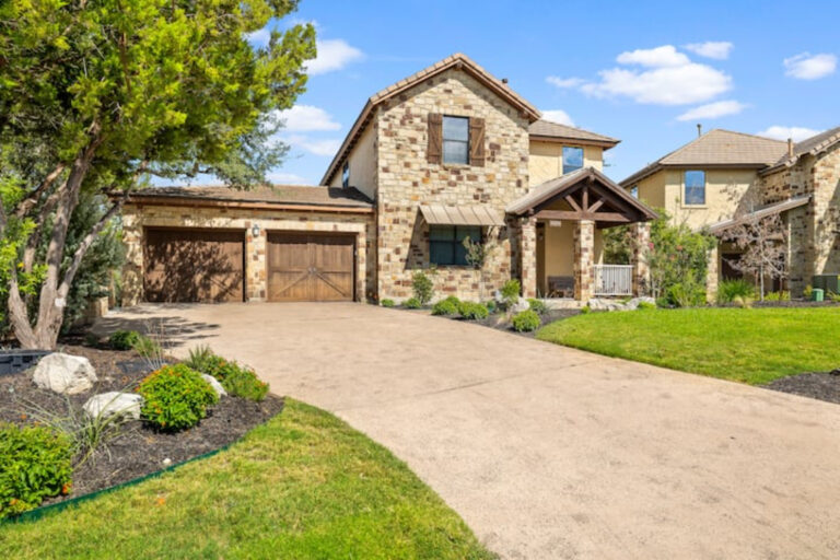 Beautiful Home at Hollows Resort
